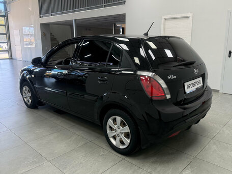 2010 Kia Rio II Рестайлинг, чёрный, 590001 рублей, вид 4