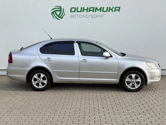 2010 Skoda Octavia II (A5) Рестайлинг, серебристый, 650000 рублей - вид 3