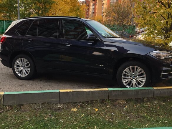 2014 BMW X5 35i III (F15), синий, 5000000 рублей - вид 2