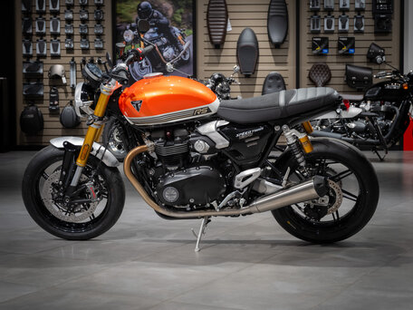 2026 Triumph Speed Twin, оранжевый, 2570000 рублей, вид 5