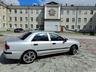 2001 Mitsubishi Carisma I Рестайлинг, серебристый, 180000 рублей, вид 5