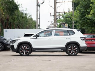 2023 Volkswagen Tharu 330 TSI I Рестайлинг, белый, 3900000 рублей, вид 4