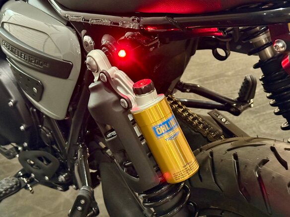 2023 Triumph Scrambler, серый - вид 13