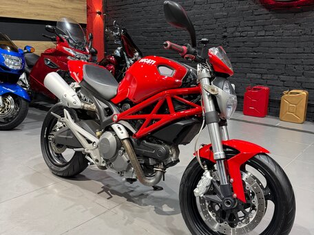 2008 Ducati Monster 696, красный, 415000 рублей, вид 3