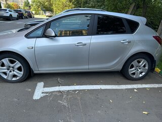 2012 Opel Astra J Рестайлинг, серебристый, 680000 рублей, вид 4