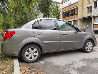 2010 Kia Rio II Рестайлинг, серебристый, 599999 рублей, вид 4