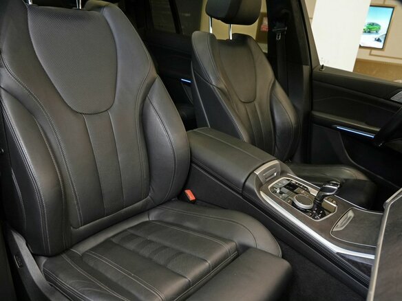 2021 BMW X7 40i I (G07), чёрный - вид 17
