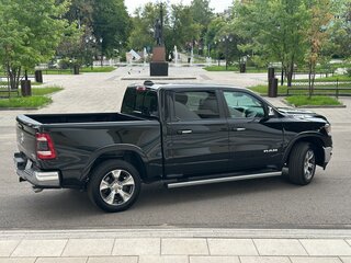 2020 Ram 1500 Quad Cab eTorque V, чёрный, 6400000 рублей, вид 5