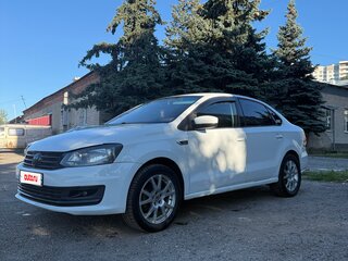 2017 Volkswagen Polo V Рестайлинг, белый, 600000 рублей, вид 1
