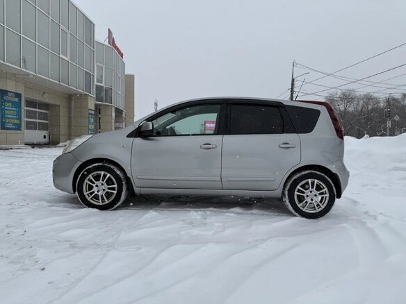 2010 Nissan Note I Рестайлинг, серебристый, 630000 рублей - вид 4