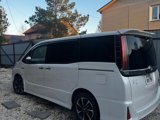 2019 Toyota Noah III (R80) Рестайлинг, белый, 2400000 рублей, вид 2