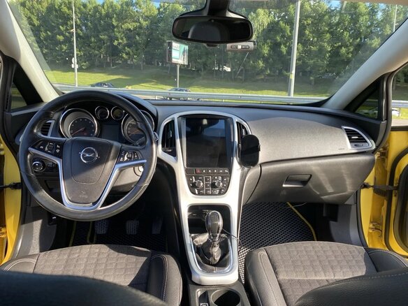 2011 Opel Astra GTC J Рестайлинг, жёлтый, 680000 рублей - вид 11