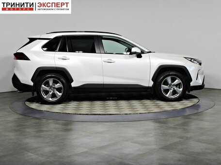 2020 Toyota RAV4 V (XA50), белый, 2987000 рублей, вид 4