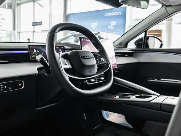 2026 Omoda C5 II, серый - вид 21