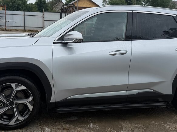 2025 Geely Atlas II, серебристый, 3800000 рублей - вид 4