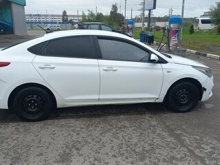 2019 Hyundai Solaris II, белый, 650000 рублей, вид 3