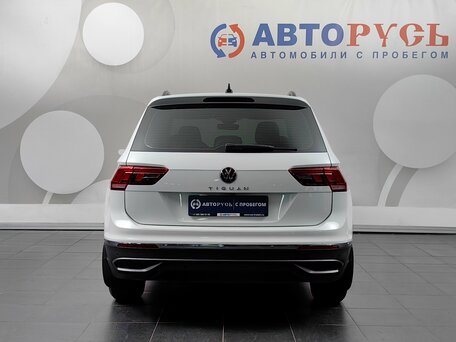 2021 Volkswagen Tiguan II Рестайлинг, белый, 2697000 рублей, вид 4