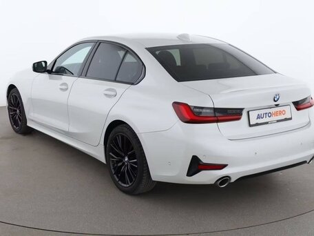 2022 BMW 3 серии 318i VII (G2x), белый, 3600000 рублей, вид 4