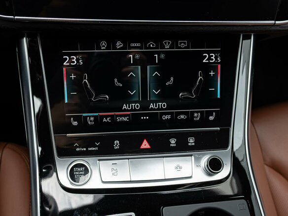 2021 Audi Q8 55 TFSI I (4M), белый, 7505000 рублей - вид 16