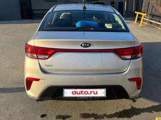 2017 Kia Rio IV, серебристый, 1500000 рублей, вид 3