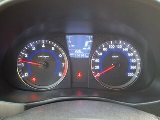 2013 Hyundai Solaris I, серебристый, 680000 рублей, вид 4