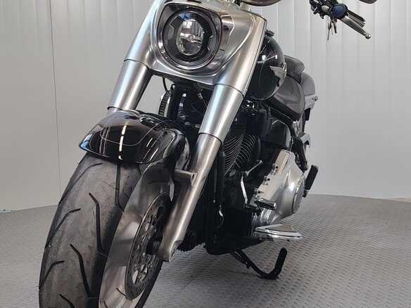 2020 Harley-Davidson Fat Boy, чёрный, 1929000 рублей - вид 2