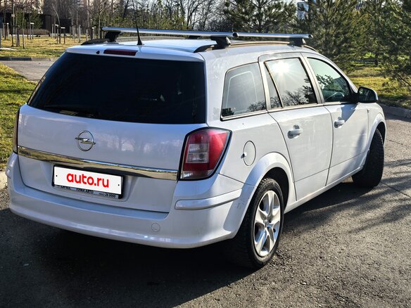 2013 Opel Astra H Рестайлинг, белый, 750000 рублей - вид 4