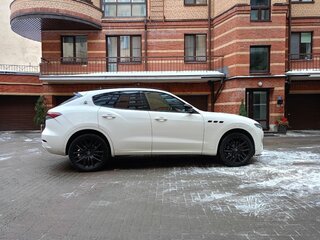 2020 Maserati Levante I Рестайлинг, белый, 4300000 рублей, вид 3
