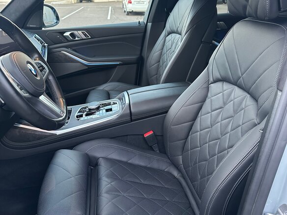 2022 BMW X7 40i I (G07) Рестайлинг, серый - вид 8