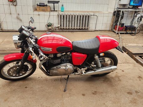 2008 Triumph Thruxton, красный, 550000 рублей, вид 5