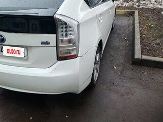 2010 Toyota Prius III (XW30), белый, 950000 рублей, вид 3