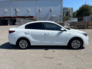 2019 Kia Rio IV, белый, 1349000 рублей, вид 3