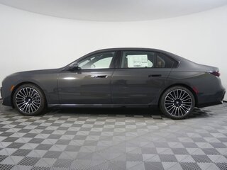 2026 BMW 7 серии 740 xDrive VII (G70) Рестайлинг, серый, 15375114 рублей, вид 4
