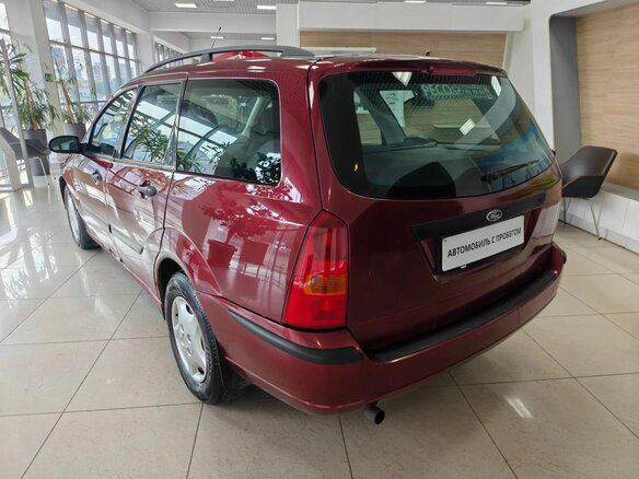 2004 Ford Focus I Рестайлинг, красный, 169000 рублей - вид 6