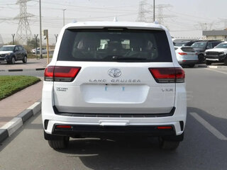2026 Toyota Land Cruiser 300 Series, белый, 12200000 рублей, вид 3