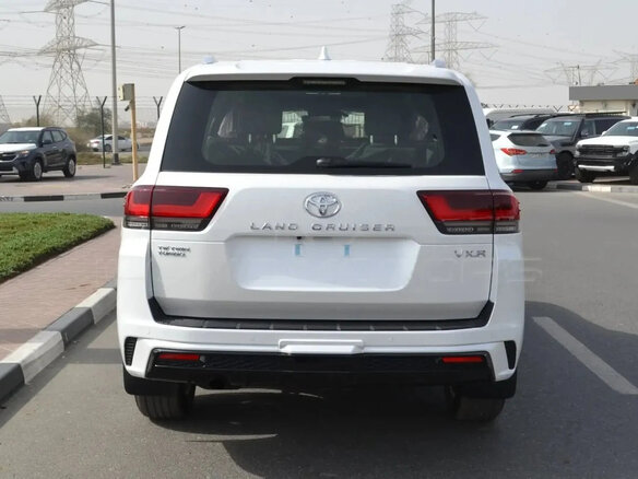 2026 Toyota Land Cruiser 300 Series, белый, 12200000 рублей - вид 2