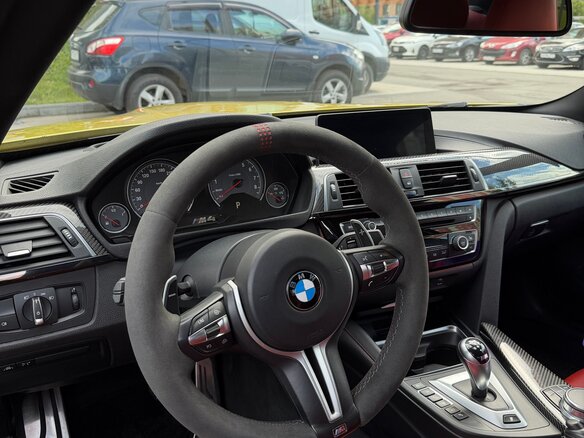 2017 BMW M4 Competition Package F82/F83 Рестайлинг, золотистый, 4999000 рублей - вид 10