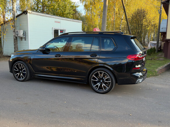2021 BMW X7 40d I (G07), чёрный, 8300000 рублей - вид 7