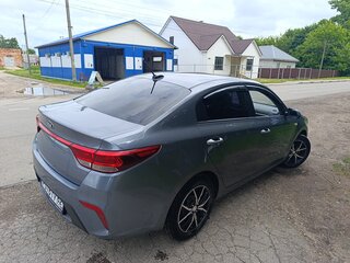 2020 Kia Rio IV, серый, 1360000 рублей, вид 4