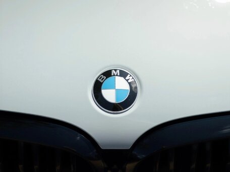 2024 BMW X3 20i xDrive III (G01) Рестайлинг, серебристый, 5300222 рублей, вид 4
