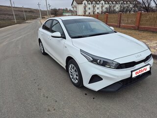 2022 Kia Cerato IV Рестайлинг, белый, 2000000 рублей, вид 3