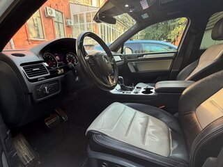 2016 Volkswagen Touareg II Рестайлинг, белый, 3000000 рублей, вид 5