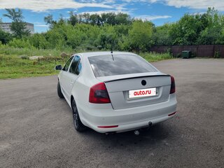 2011 Skoda Octavia II (A5) Рестайлинг, белый, 560000 рублей, вид 3