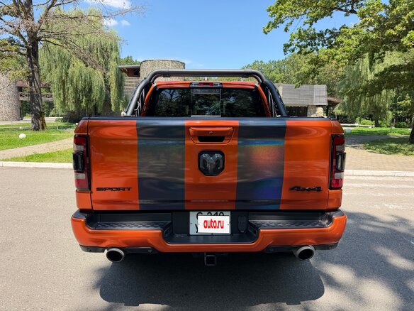 2022 Ram 1500 Crew Cab V, оранжевый, 6800000 рублей - вид 7