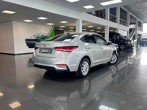2017 Hyundai Solaris II, бежевый, 1390000 рублей - вид 1