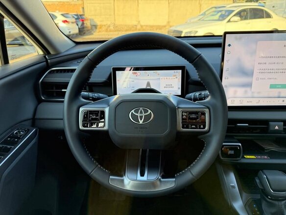 2026 Toyota RAV4 VI (XA60), белый, 4286800 рублей - вид 12