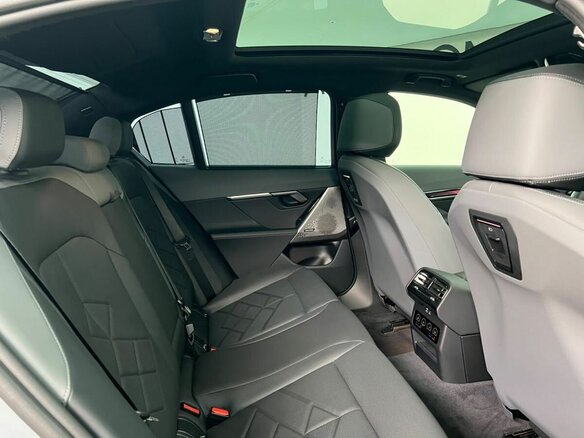 2026 BMW 5 серии 530i xDrive VIII (G60/G61/G68), серый - вид 9
