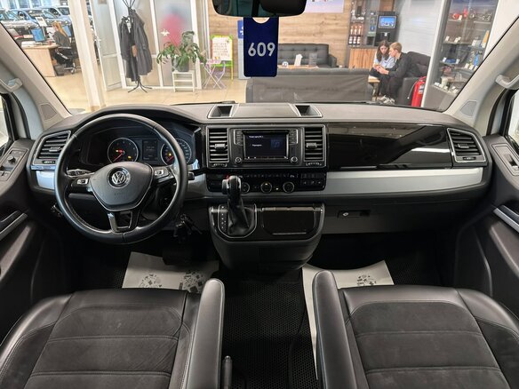 2017 Volkswagen Multivan T6, белый, 4399900 рублей - вид 16