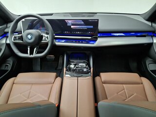 2025 BMW 5 серии 530e VIII (G60/G61/G68), чёрный, 9240000 рублей, вид 4