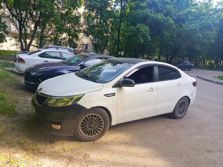 2016 Kia Rio III Рестайлинг, белый, 450000 рублей, вид 1